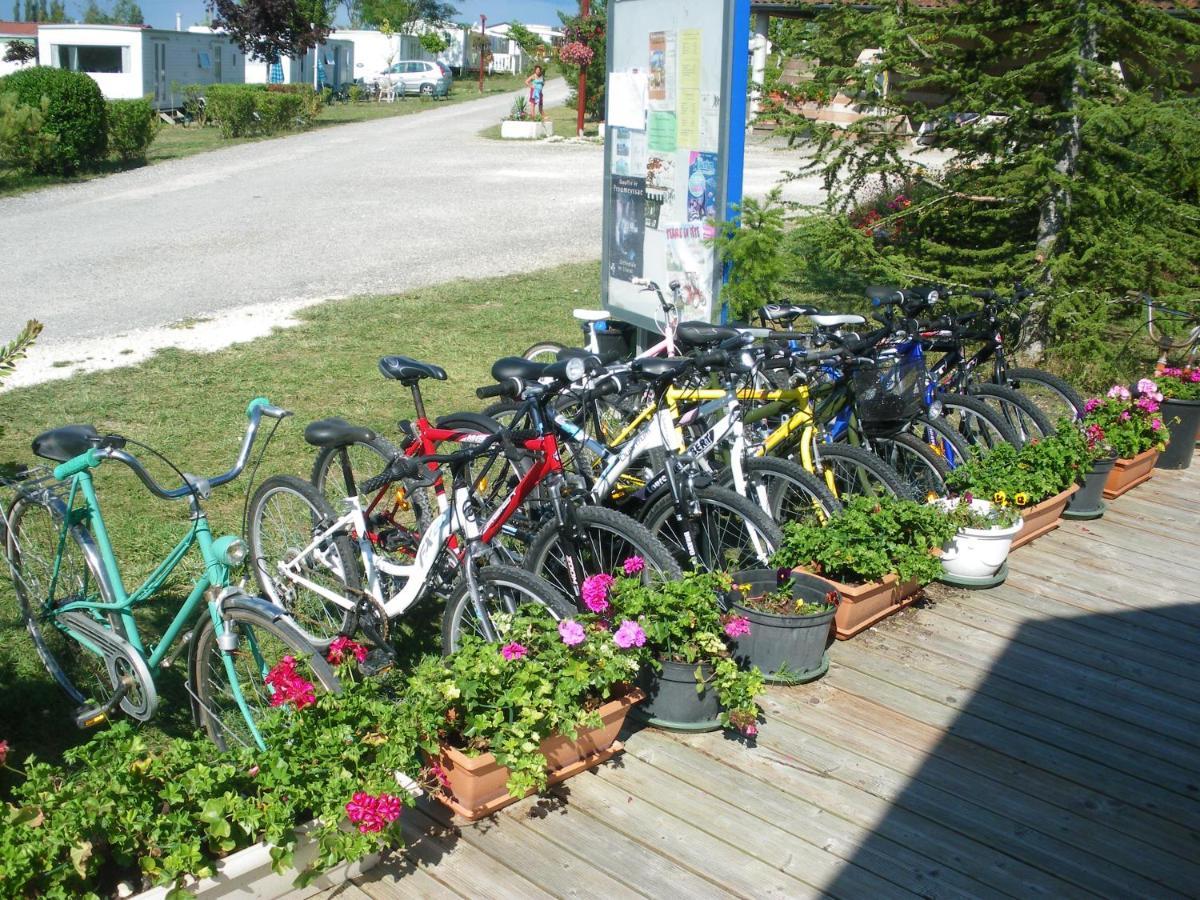 Camping Du Pontis Verteillac Екстериор снимка