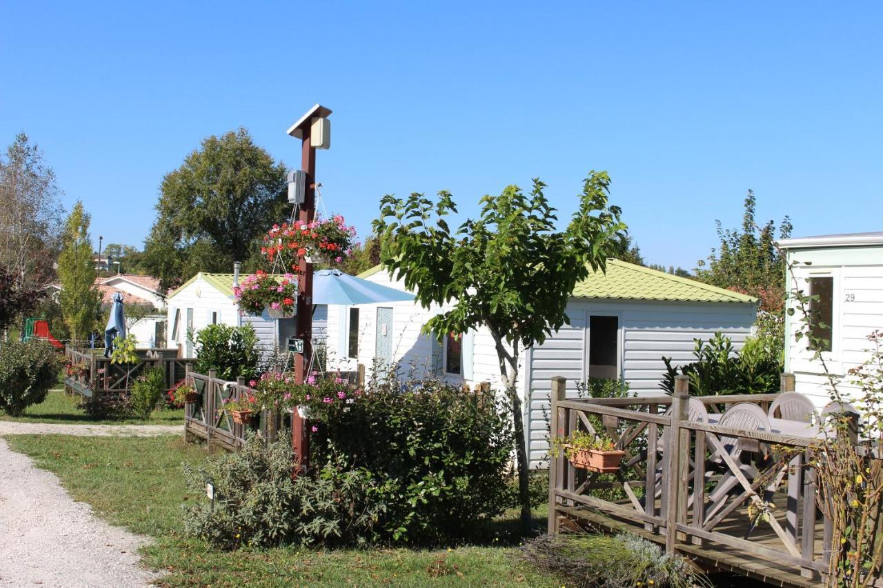 Camping Du Pontis Verteillac Екстериор снимка